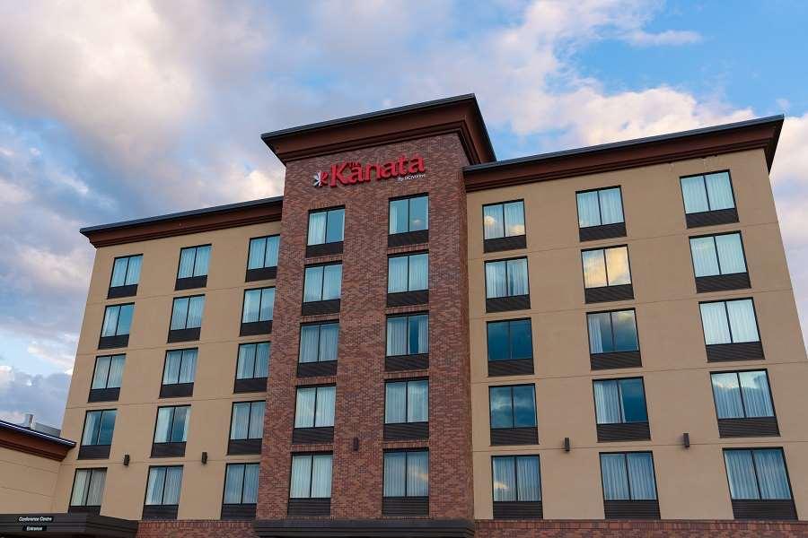 Hotel Kelowna & Conference Centre Exterior photo